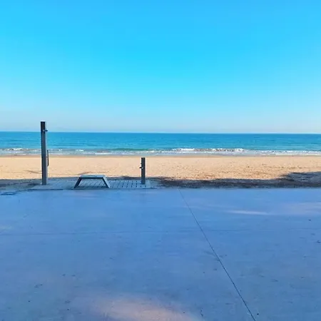 Completo Delante De La Playa