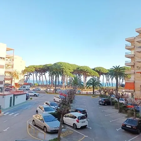 Completo Delante De La Playa